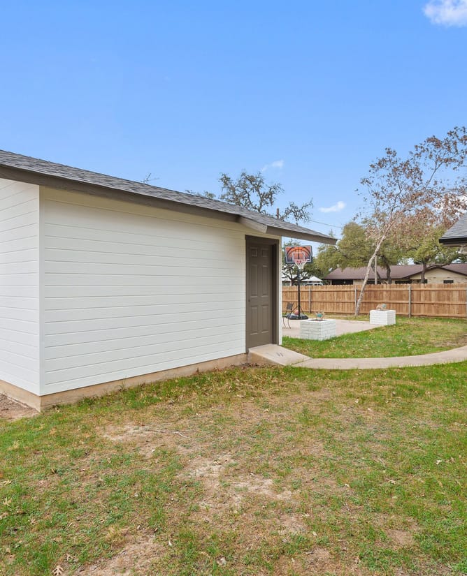 600 Liveoak Dr