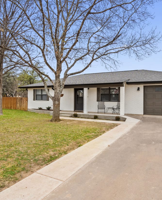 600 Liveoak Dr
