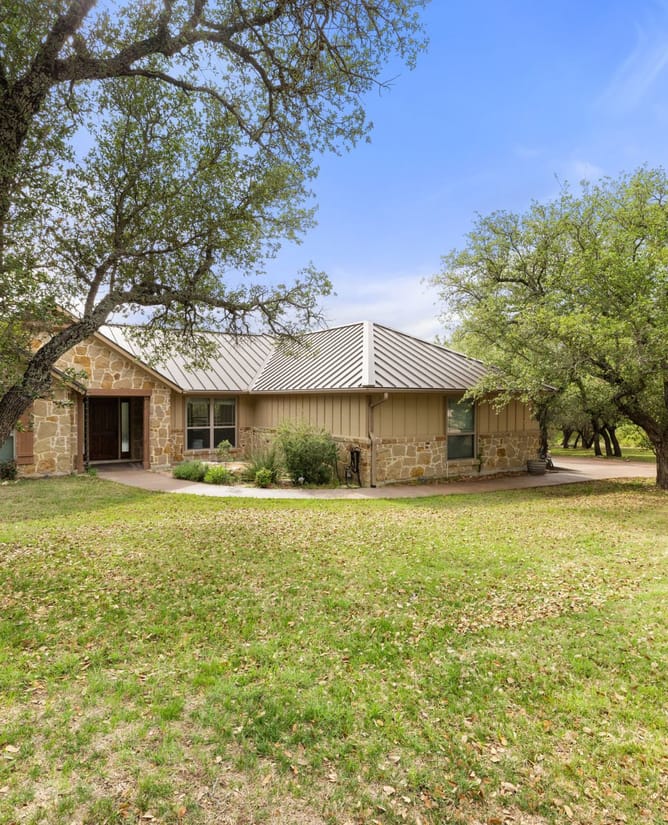 215 Maverick Circle, Horseshoe Bay, TX