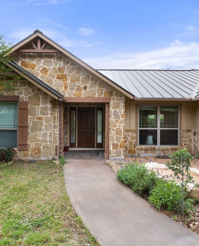 215 Maverick Circle, Horseshoe Bay, TX