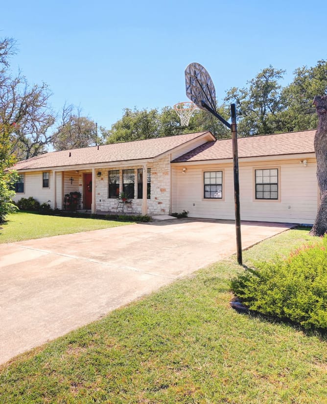 502 Live Oak Dr, Johnson City, Texas 78636
