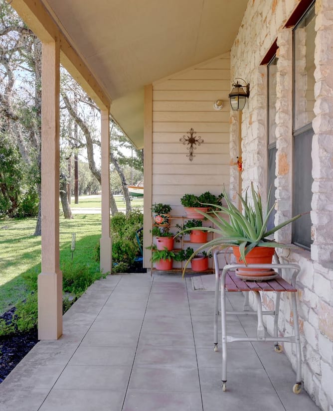 502 Live Oak Dr, Johnson City, Texas 78636