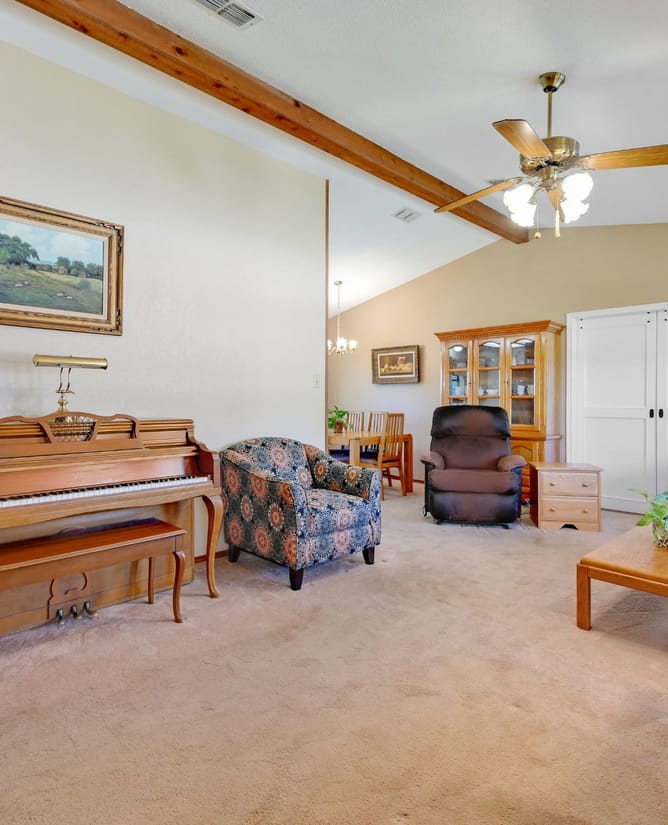 502 Live Oak Dr, Johnson City, Texas 78636