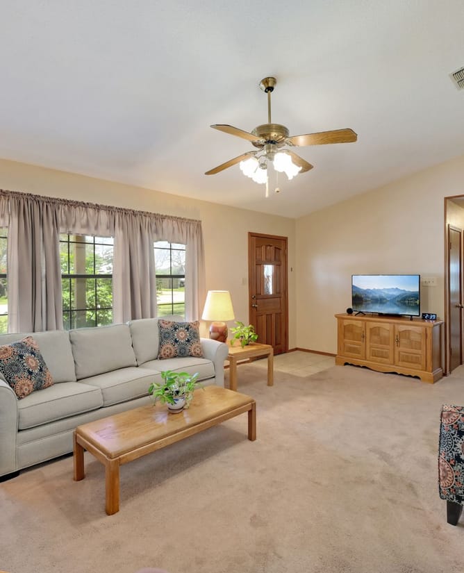 502 Live Oak Dr, Johnson City, Texas 78636