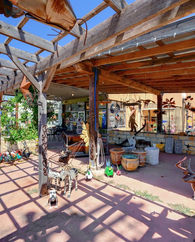 100 W Main St | Commercial Building off Hwy 290