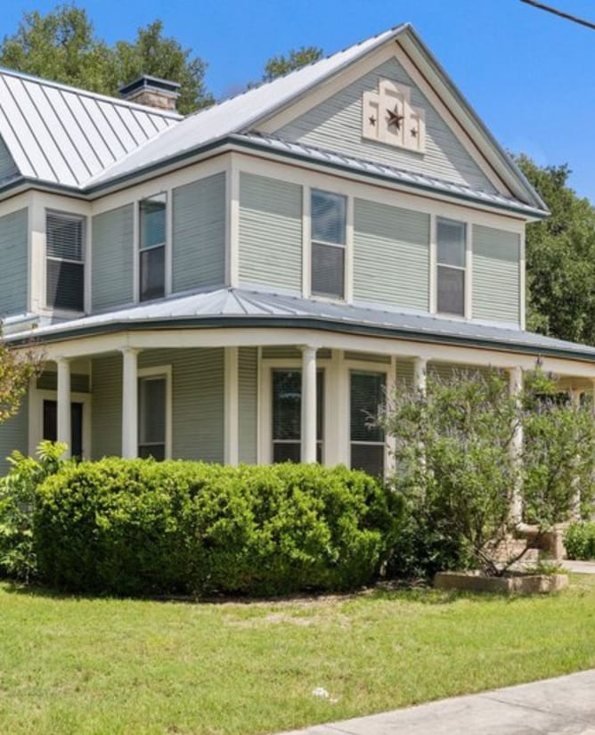 208 N Avenue G, Johnson City, TX 78636