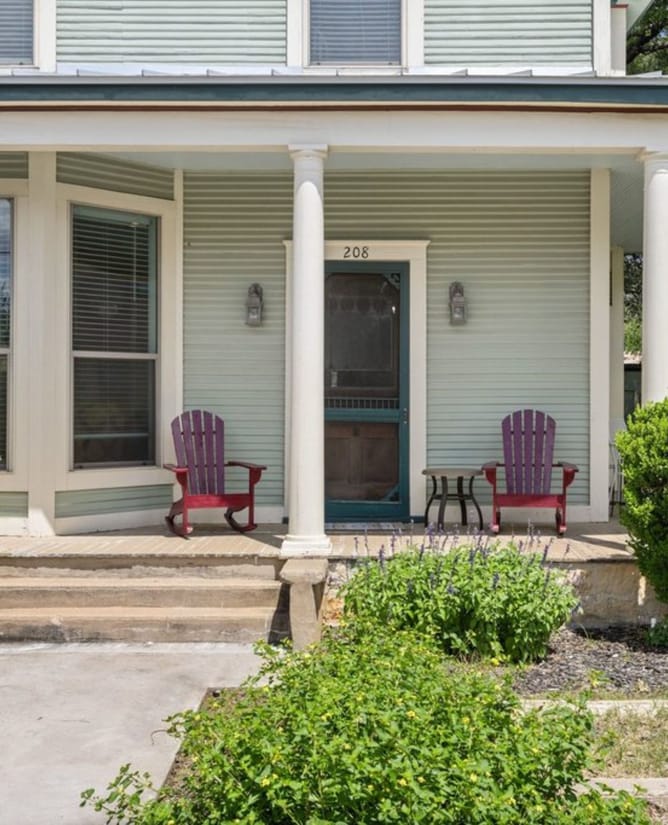 208 N Avenue G, Johnson City, TX 78636