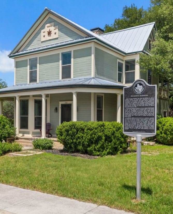 208 N Avenue G, Johnson City, TX 78636