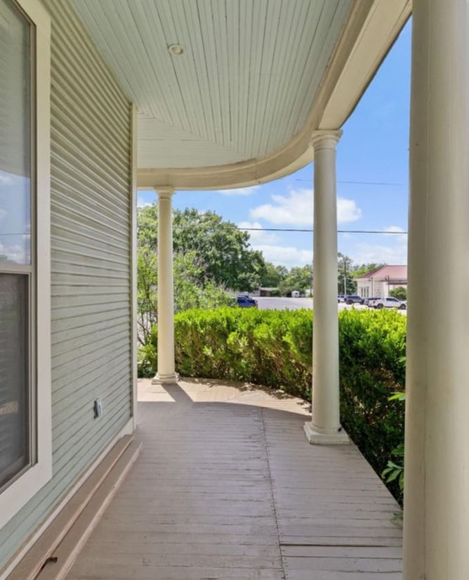 208 N Avenue G, Johnson City, TX 78636