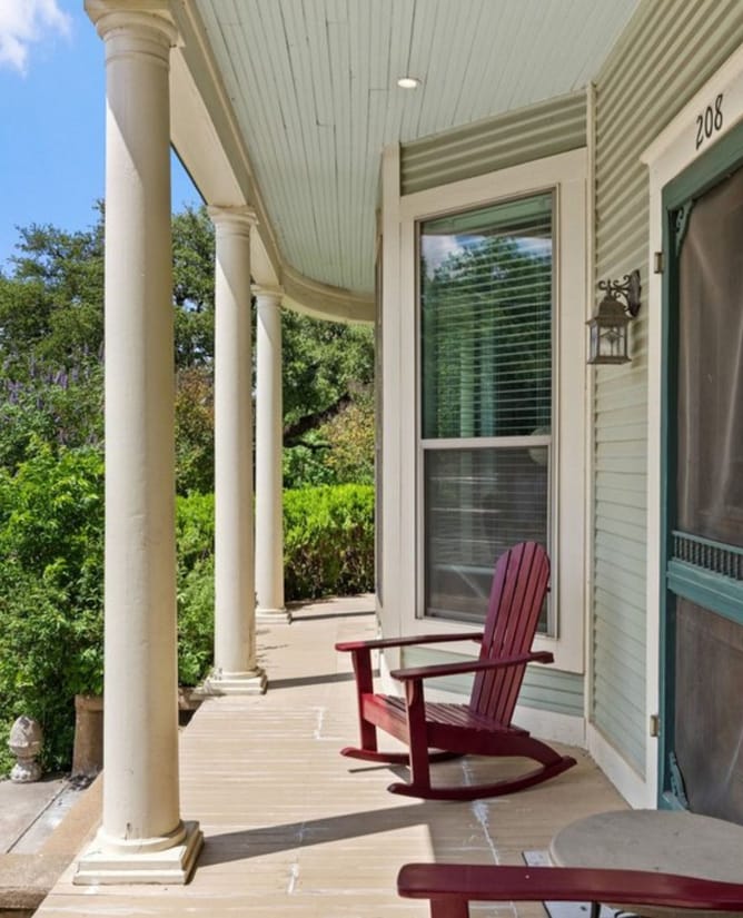 208 N Avenue G, Johnson City, TX 78636