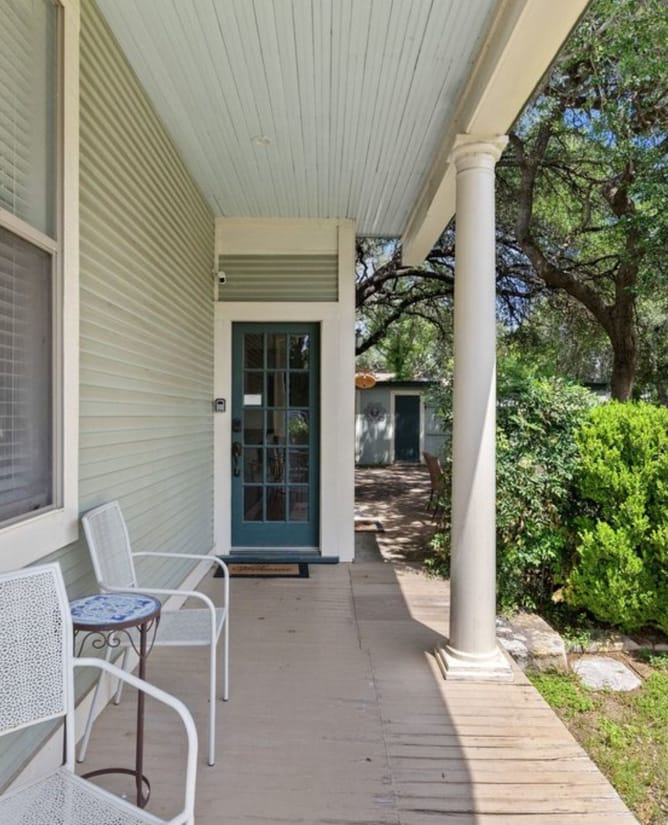 208 N Avenue G, Johnson City, TX 78636