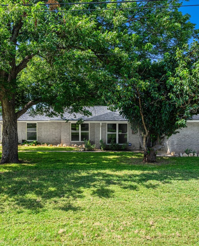 301 E Ash Dr, Johnson City, Texas 78636