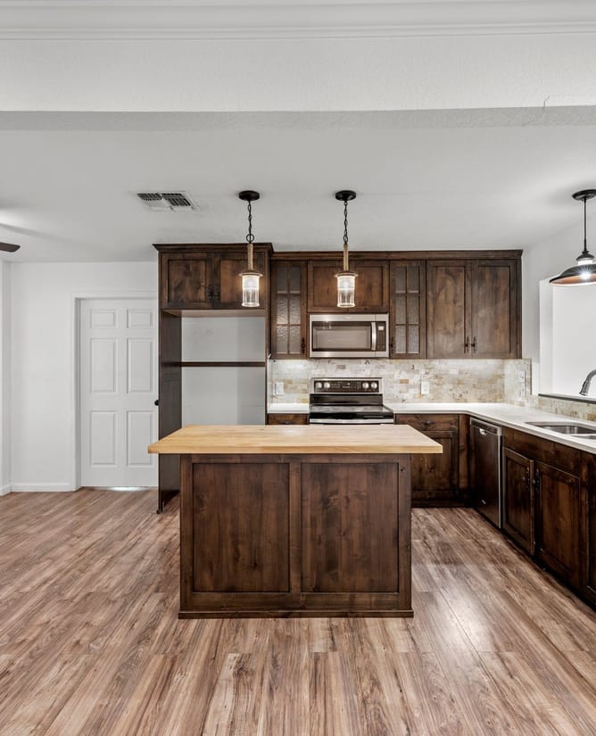 301 E Ash Dr, Johnson City, Texas 78636