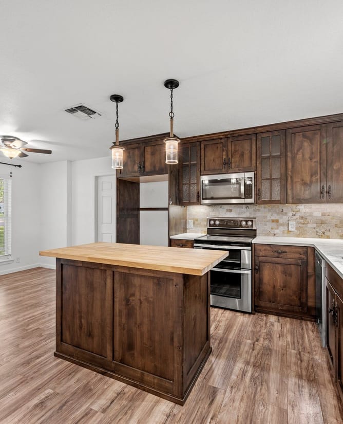 301 E Ash Dr, Johnson City, Texas 78636