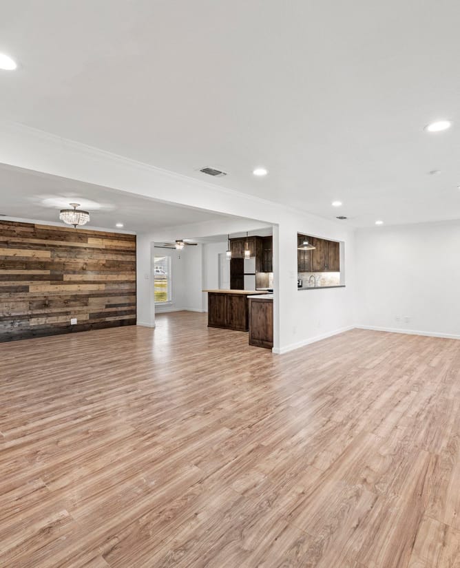 301 E Ash Dr, Johnson City, Texas 78636