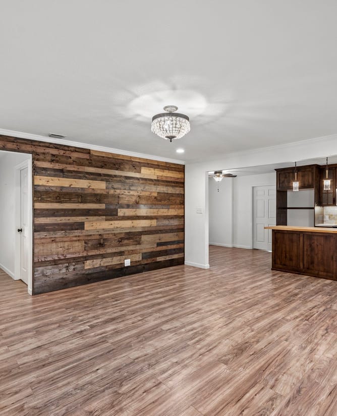 301 E Ash Dr, Johnson City, Texas 78636