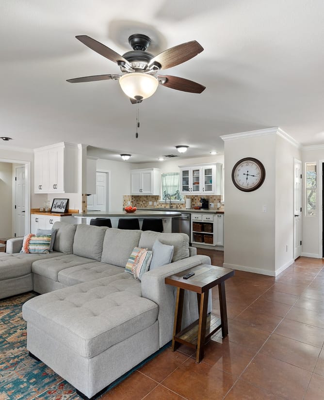 710 Ranchview Dr, Johnson City, TX 78636