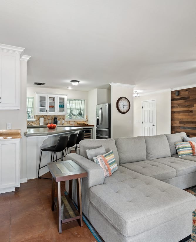 710 Ranchview Dr, Johnson City, TX 78636
