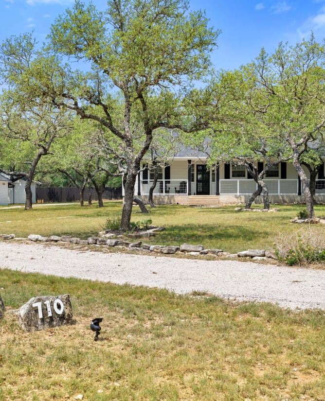 710 Ranchview Dr, Johnson City, TX 78636