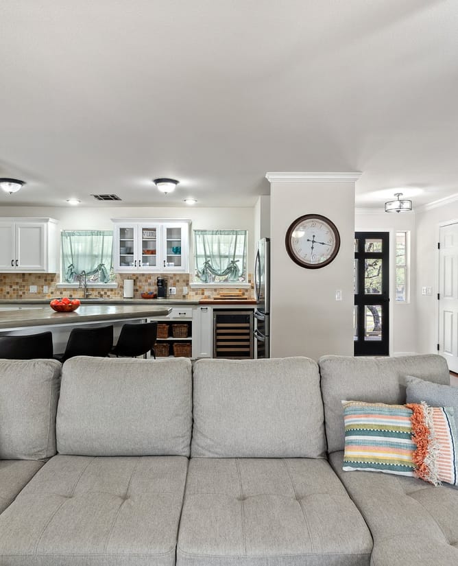710 Ranchview Dr, Johnson City, TX 78636