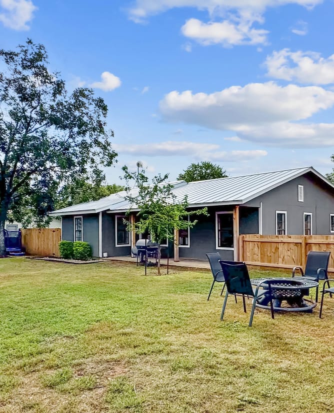 607 W Bluebonnet Ln, Johnson City, TX 78636