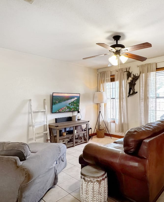 607 W Bluebonnet Ln, Johnson City, TX 78636
