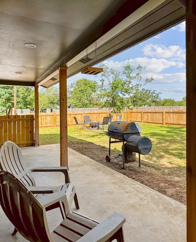 607 W Bluebonnet Ln, Johnson City, TX 78636