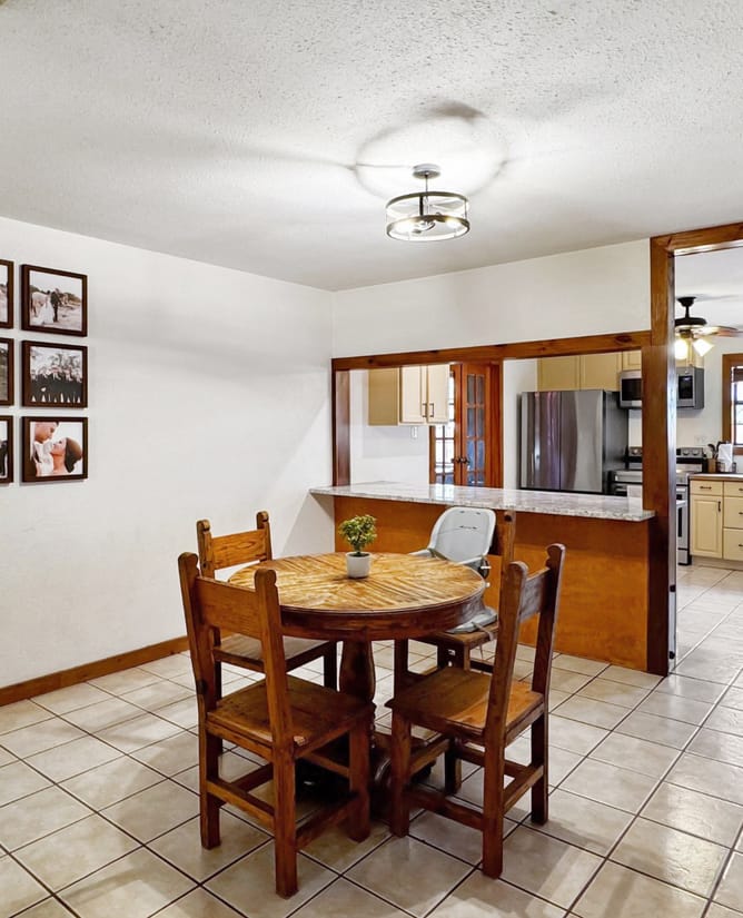607 W Bluebonnet Ln, Johnson City, TX 78636