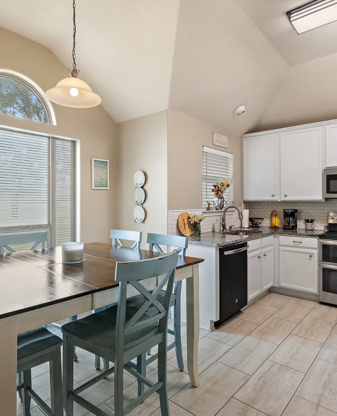 113 E Dawn Dr, Johnson City, TX