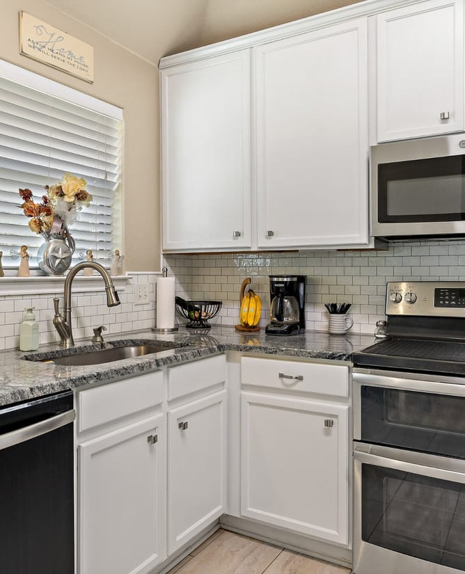 113 E Dawn Dr, Johnson City, TX