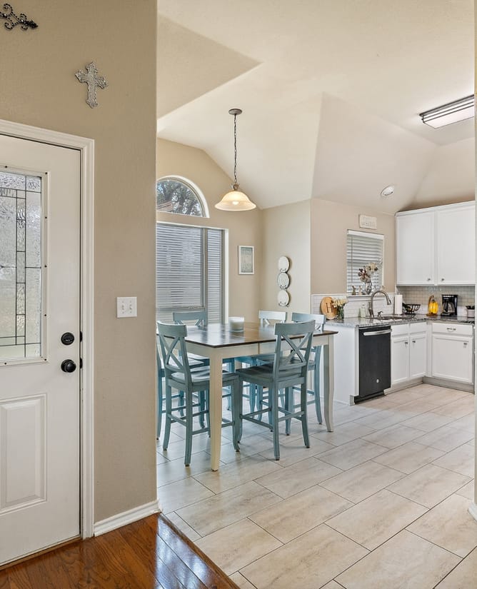 113 E Dawn Dr, Johnson City, TX