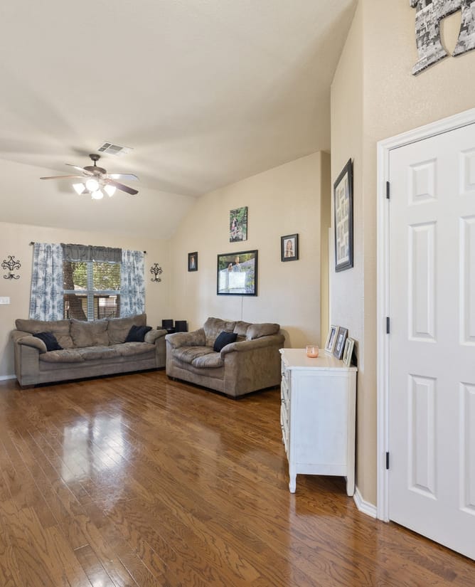 113 E Dawn Dr, Johnson City, TX