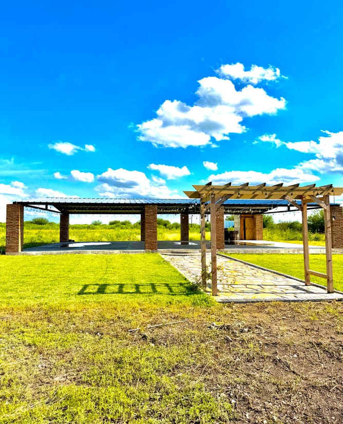 21 Country Acres in God's Country w 2400 foot Pavilion