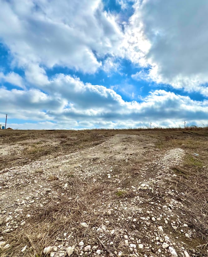 2.7 Acres w 2000 sq ft Garage