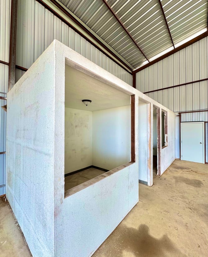 2.7 Acres w 2000 sq ft Garage