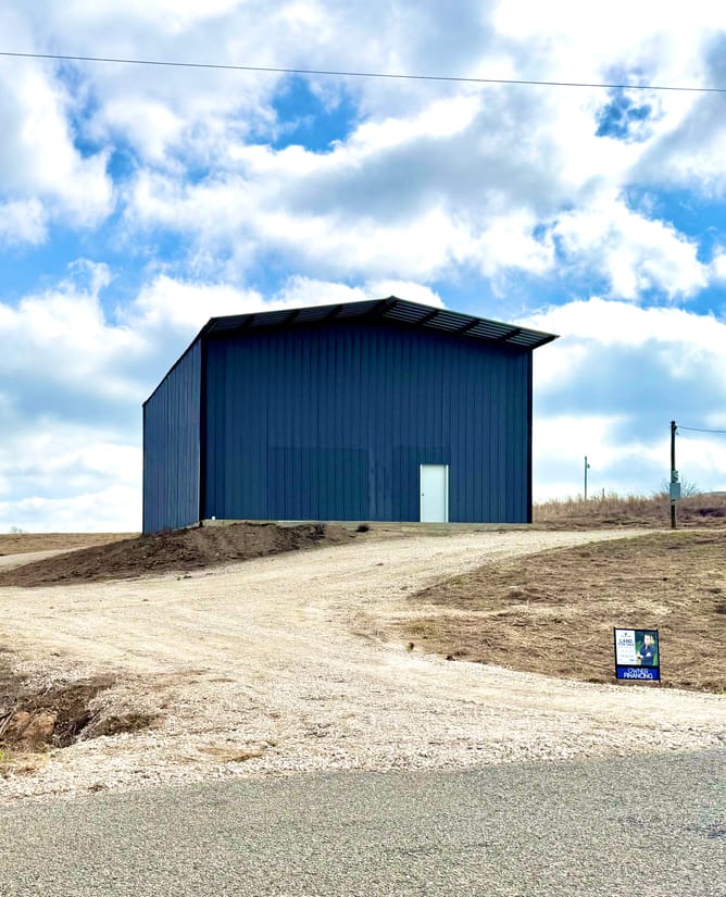 2.7 Acres w 2000 sq ft Garage
