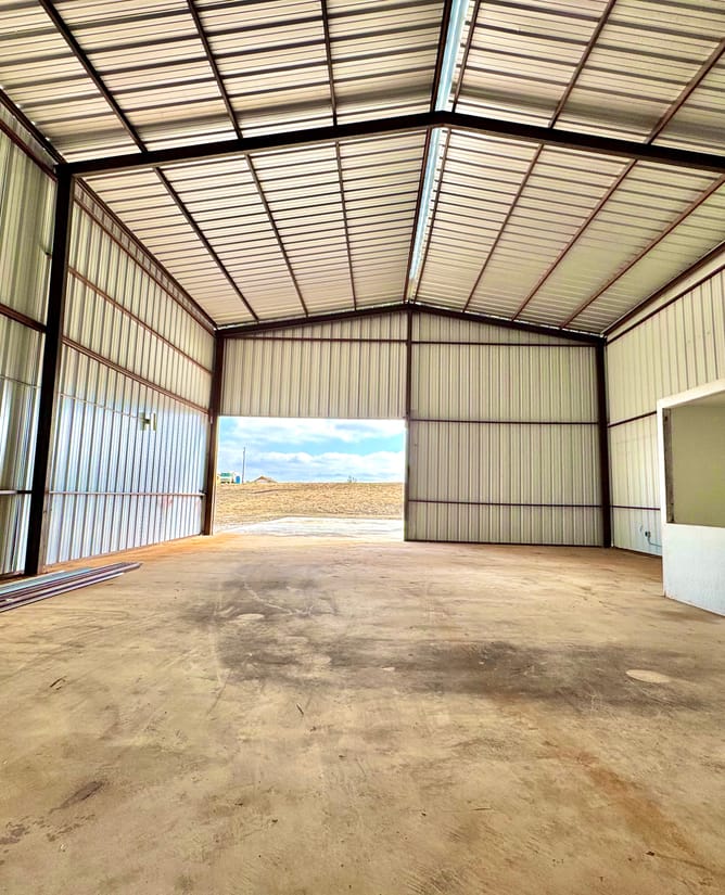 2.7 Acres w 2000 sq ft Garage