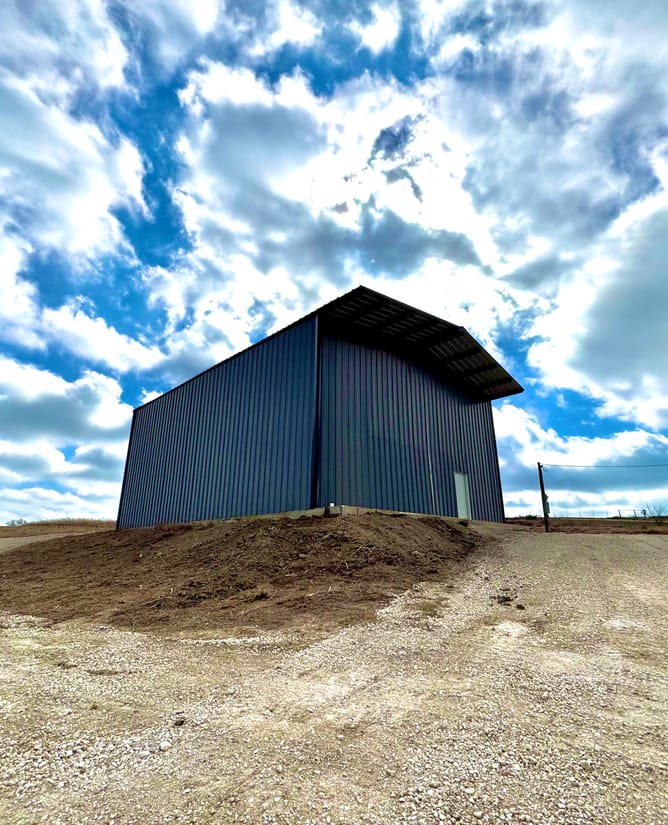 2.7 Acres w 2000 sq ft Garage