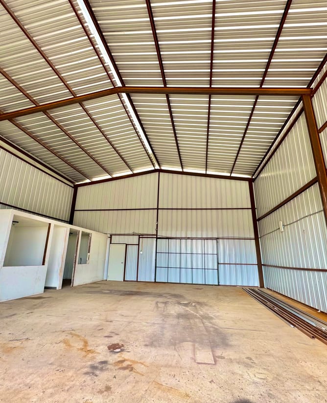 2.7 Acres w 2000 sq ft Garage