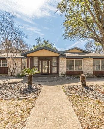 New Braunfels home "on the Hill"