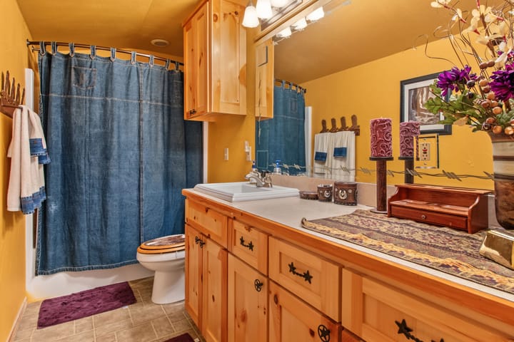 4 Welch Ranch, mature oak trees, hardwood trees, ponds, native grasses, electric, Main House, Barndominium, shop