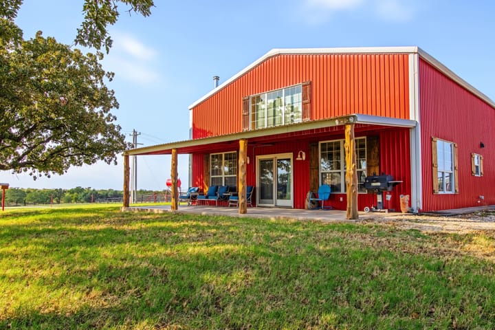 4 Welch Ranch, mature oak trees, hardwood trees, ponds, native grasses, electric, Main House, Barndominium, shop