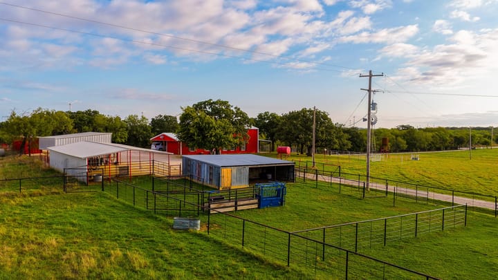 4 Welch Ranch, mature oak trees, hardwood trees, ponds, native grasses, electric, Main House, Barndominium, shop