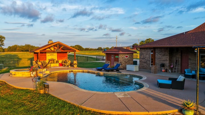 4 Welch Ranch, mature oak trees, hardwood trees, ponds, native grasses, electric, Main House, Barndominium, shop