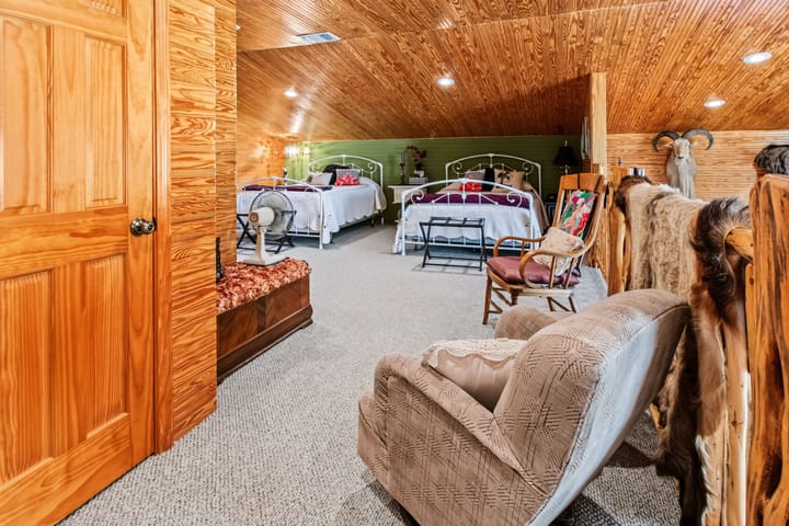 4 Welch Ranch, mature oak trees, hardwood trees, ponds, native grasses, electric, Main House, Barndominium, shop