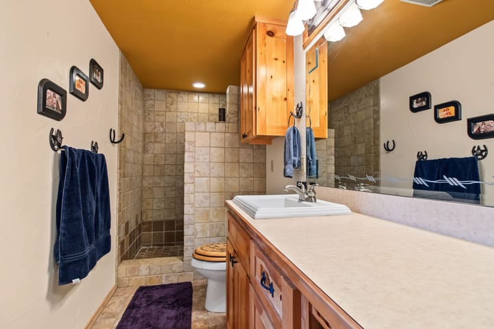 4 Welch Ranch, mature oak trees, hardwood trees, ponds, native grasses, electric, Main House, Barndominium, shop