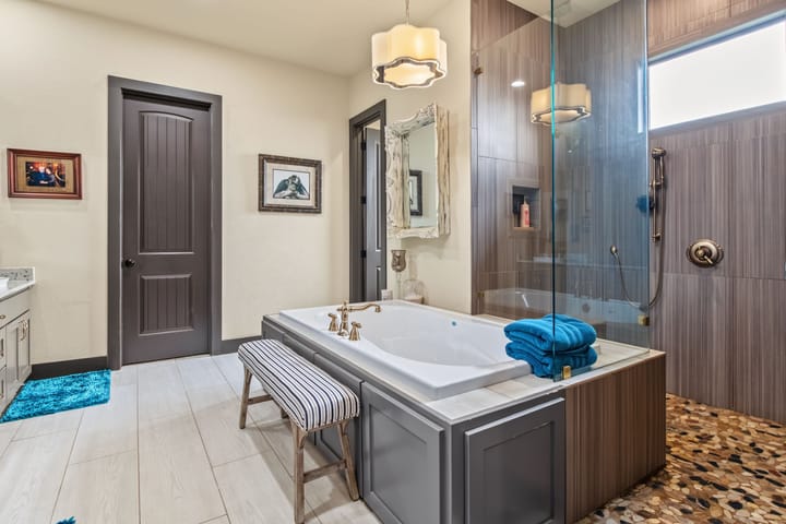 4 Welch Ranch, mature oak trees, hardwood trees, ponds, native grasses, electric, Main House, Barndominium, shop