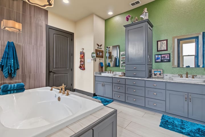 4 Welch Ranch, mature oak trees, hardwood trees, ponds, native grasses, electric, Main House, Barndominium, shop