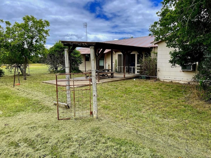 8526 Hwy 90 W
