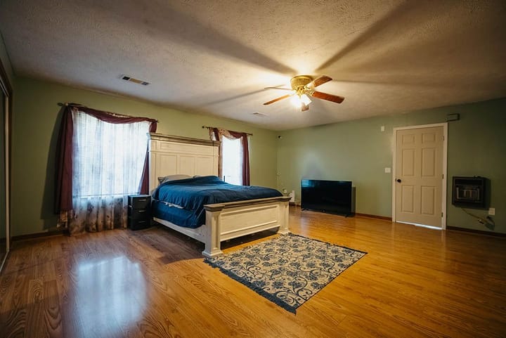 7 Bedroom Pic 1